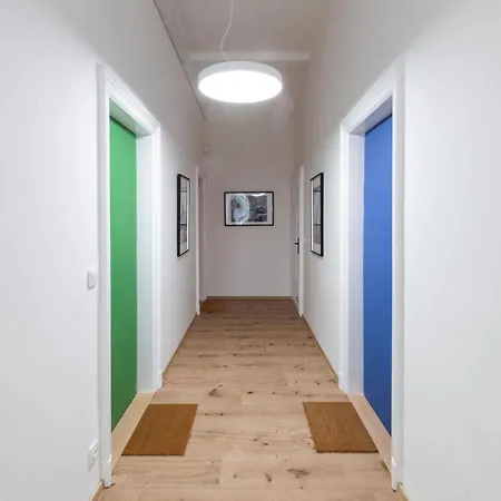 アパート Main Square - U Mamlasu